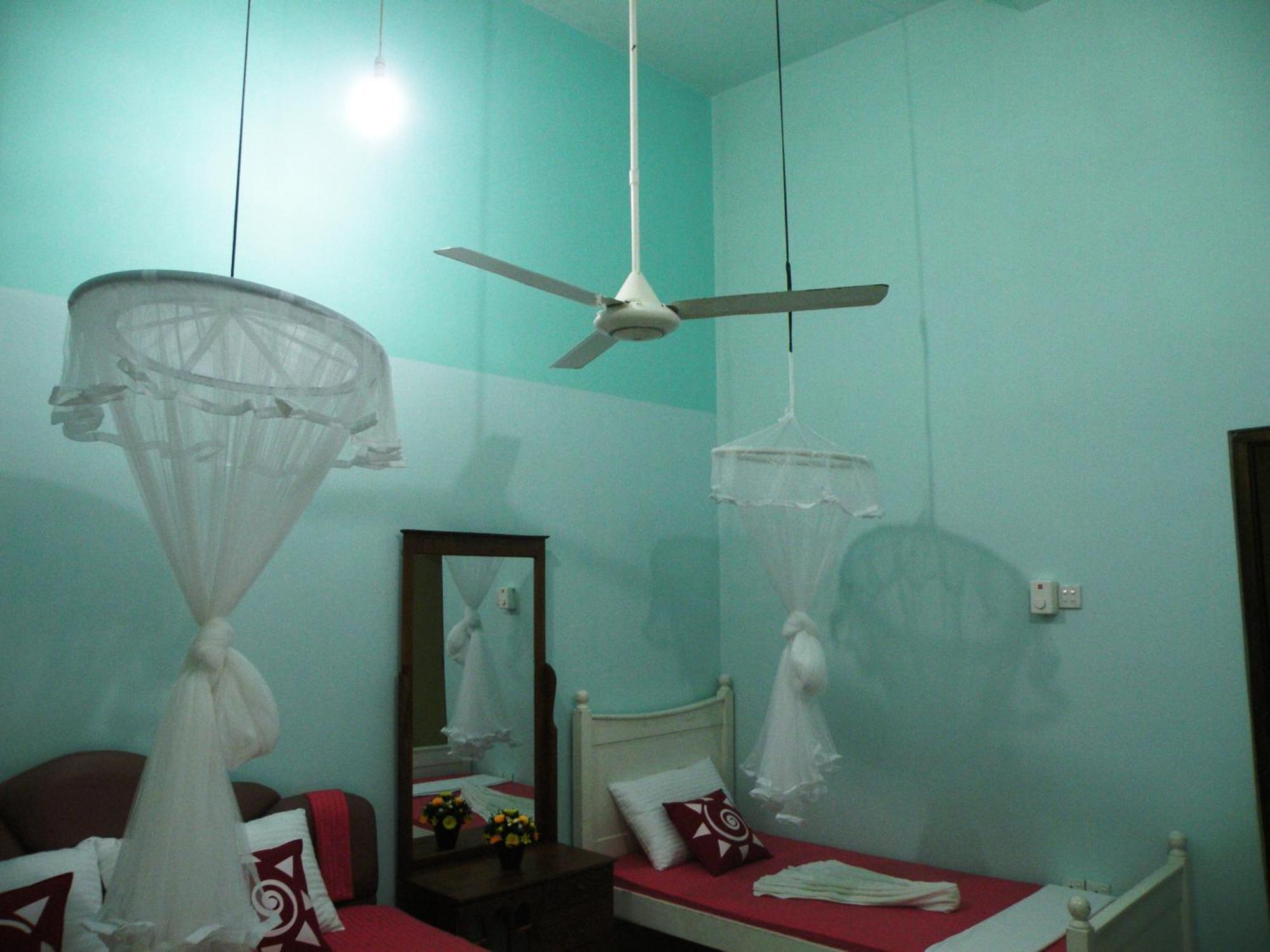 Henderson Airport Residence Негомбо Номер фото